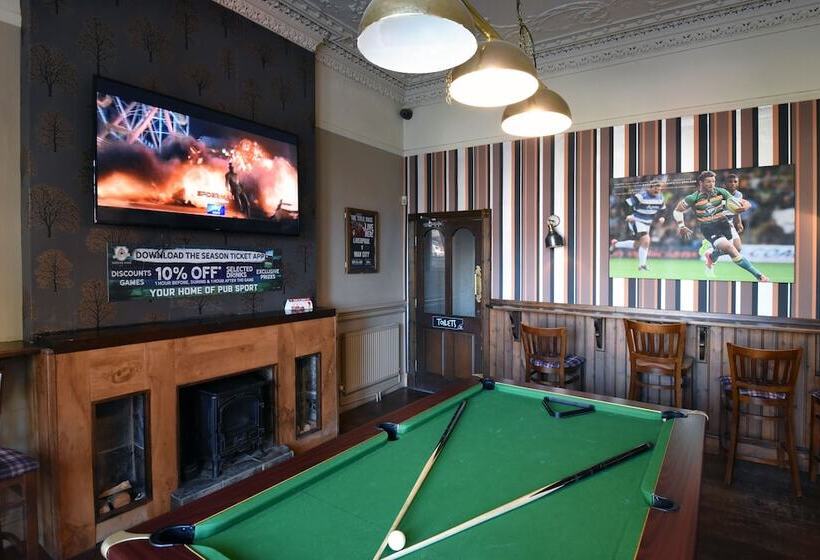 בית מלון כפרי Oaklands By Greene King Inns