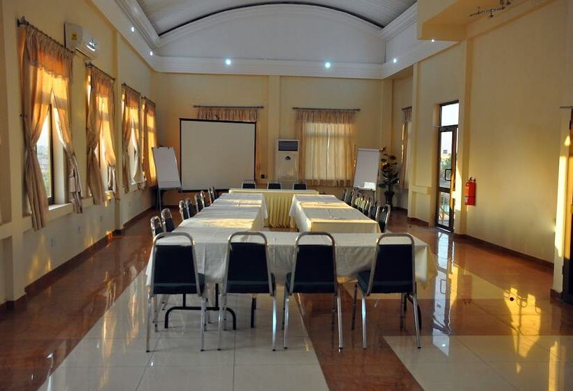 בית מלון כפרי Oscarpak Royal