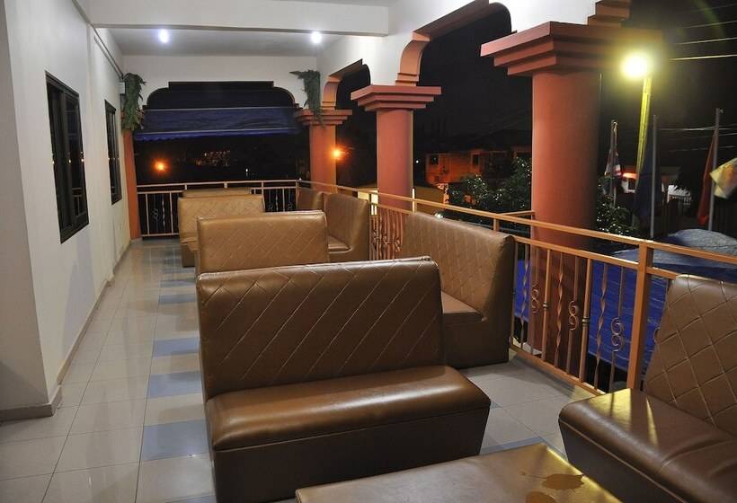 בית מלון כפרי Oscarpak Royal