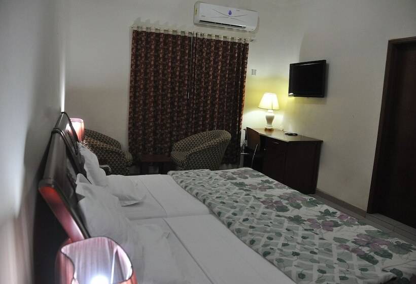 בית מלון כפרי Oscarpak Royal