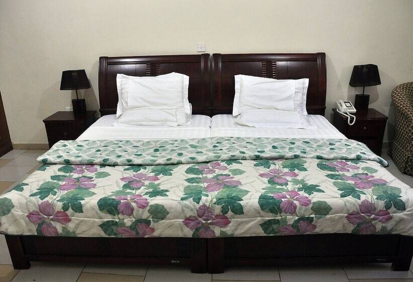 בית מלון כפרי Oscarpak Royal