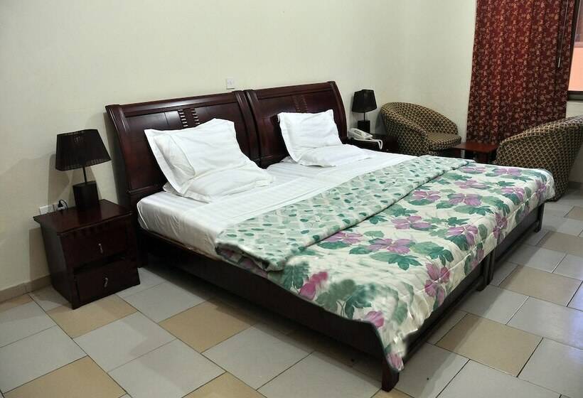 בית מלון כפרי Oscarpak Royal