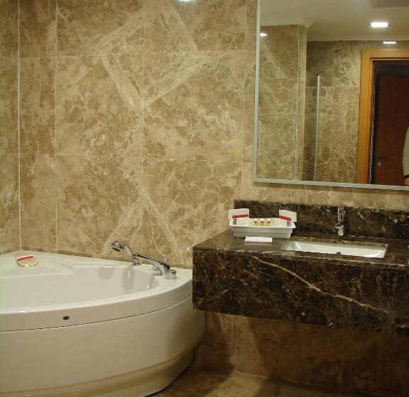 호텔 Ramada Plaza By Wyndham Kahramanmaras