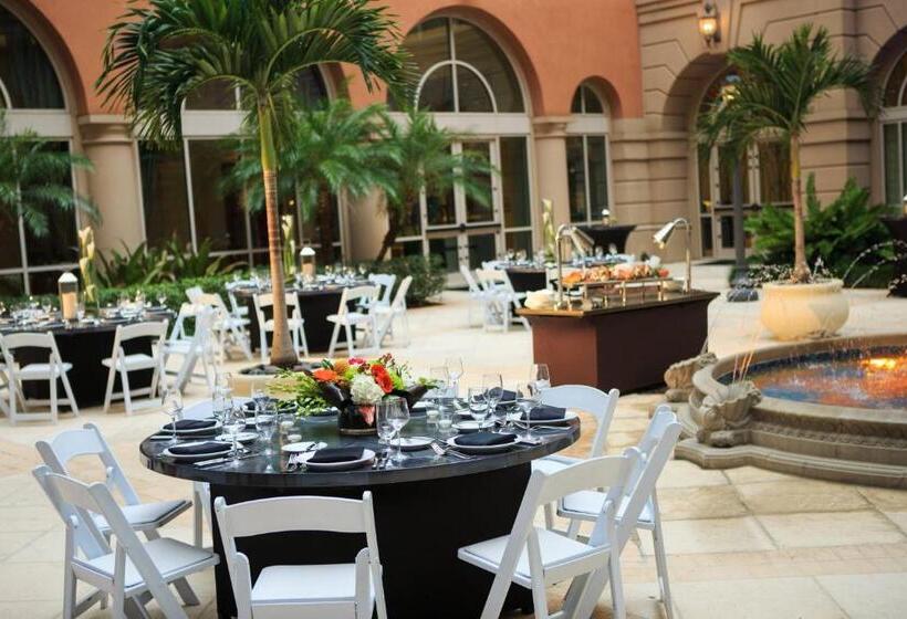 בית מלון כפרי Renaissance Tampa International Plaza