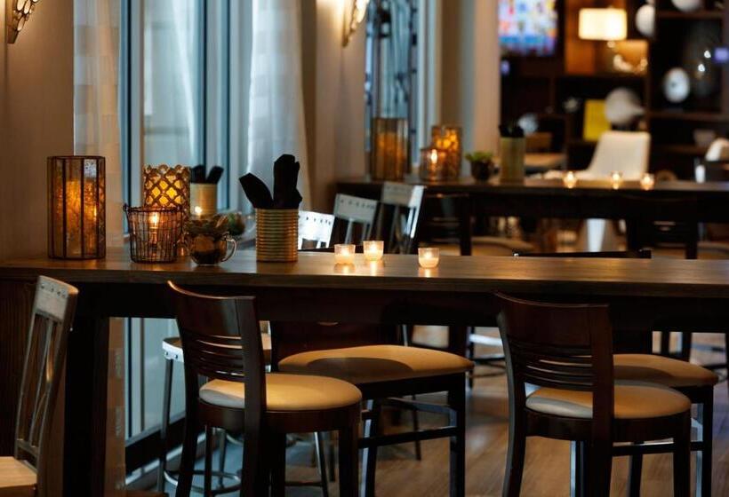 בית מלון כפרי Renaissance Tampa International Plaza