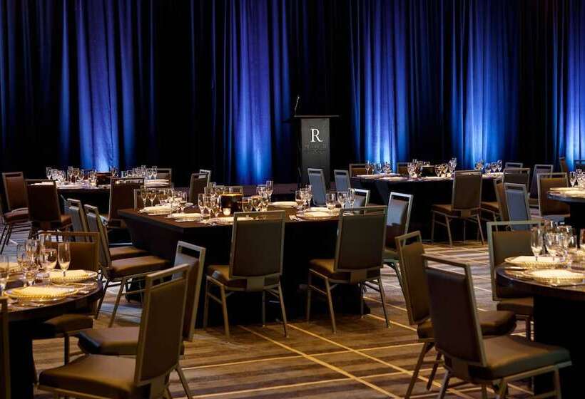 בית מלון כפרי Renaissance Tampa International Plaza