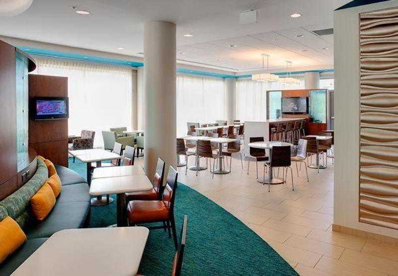 Отель Springhill Suites Alexandria Southwest