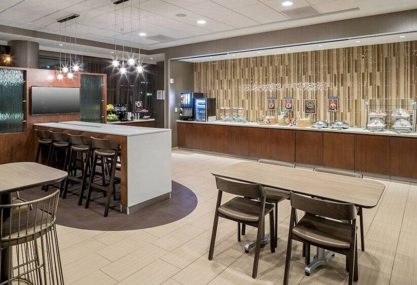 Отель Springhill Suites Alexandria Southwest