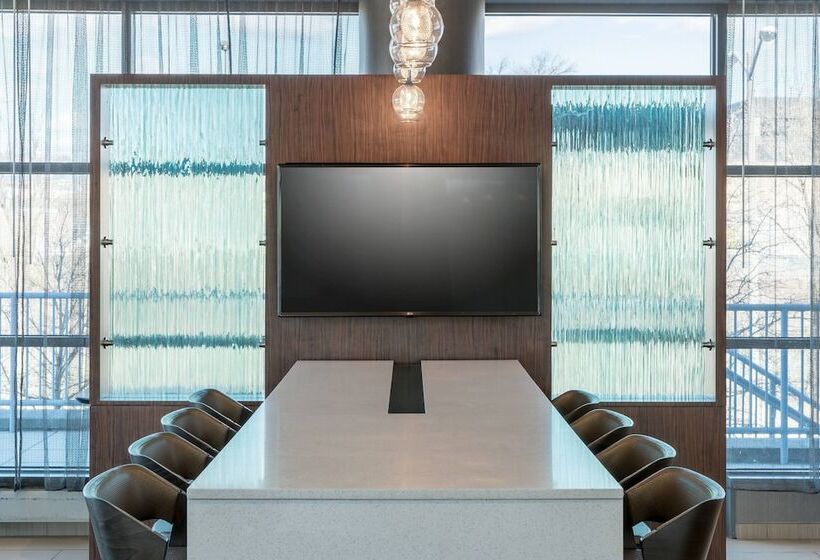 Отель Springhill Suites Alexandria Southwest