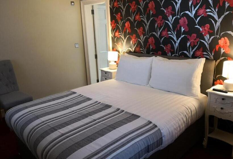 فندق The Commercial Bar &