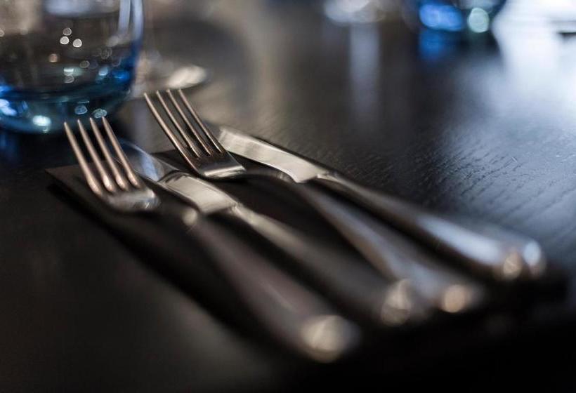 ホテル The White Hart