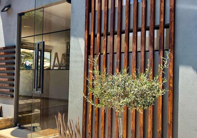 Nikos Apartments