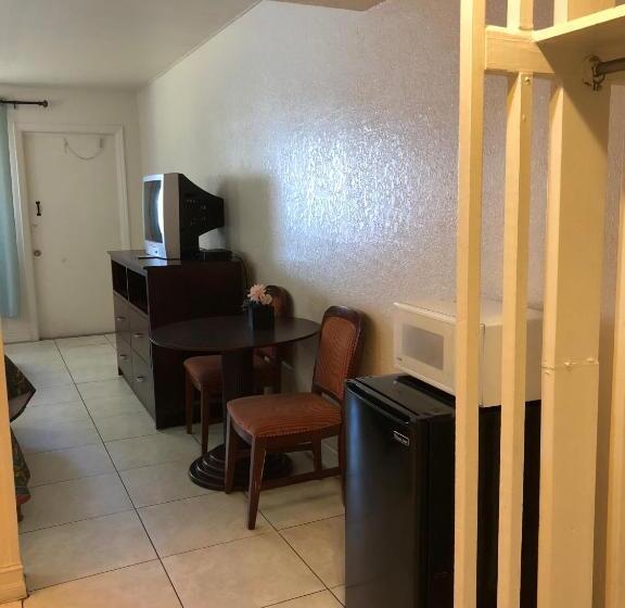 فندق على الطريق Sunset Inn  Fort Pierce, Fl