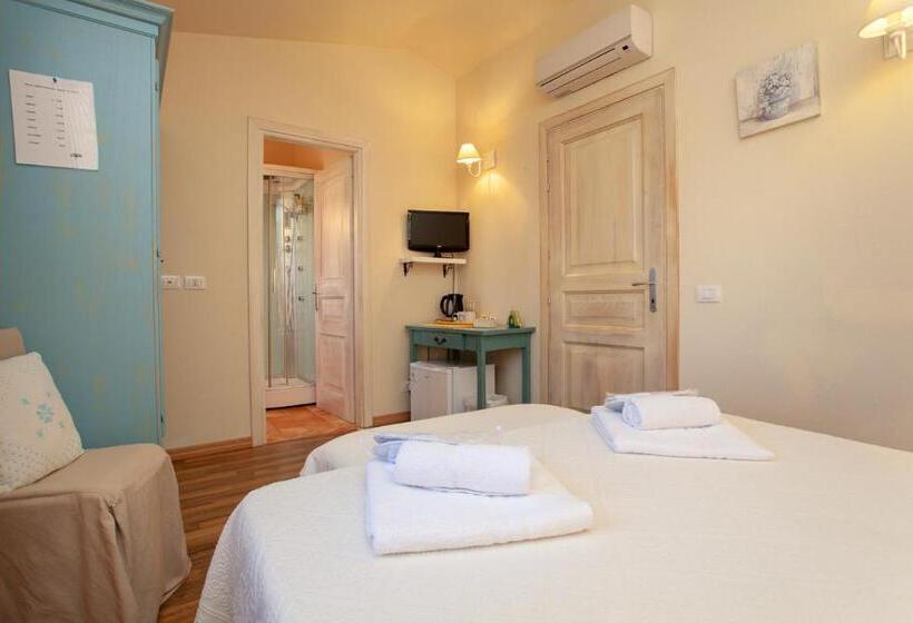 پانسیون Domus Francy