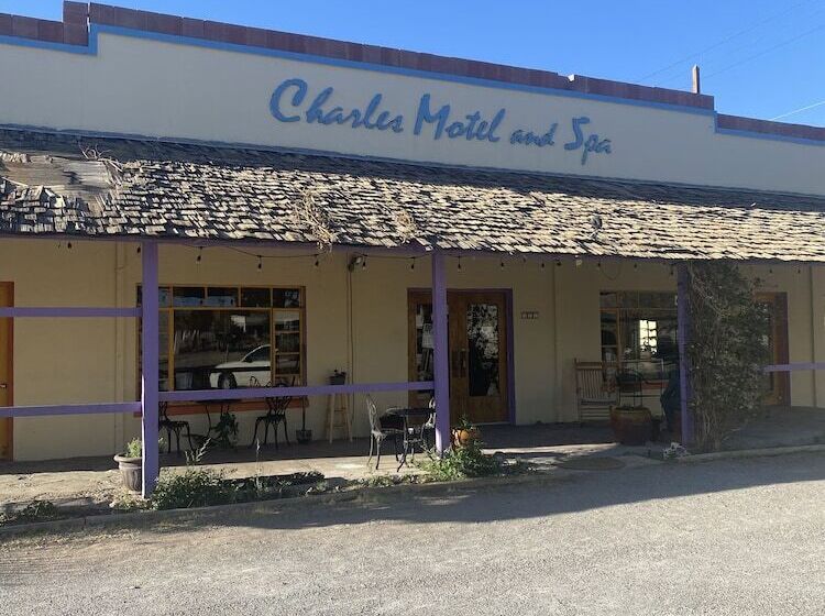 فندق على الطريق Charles Hotsprings