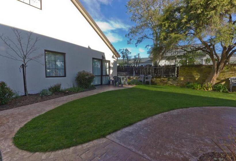 Arrow Motel Apartments