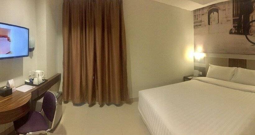 فندق Aston Ketapang City