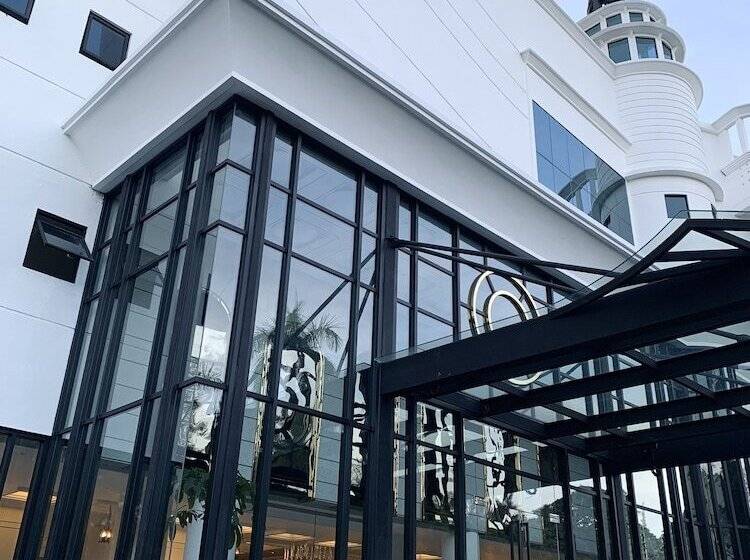 Grand Eska Hotel & Suites Batam