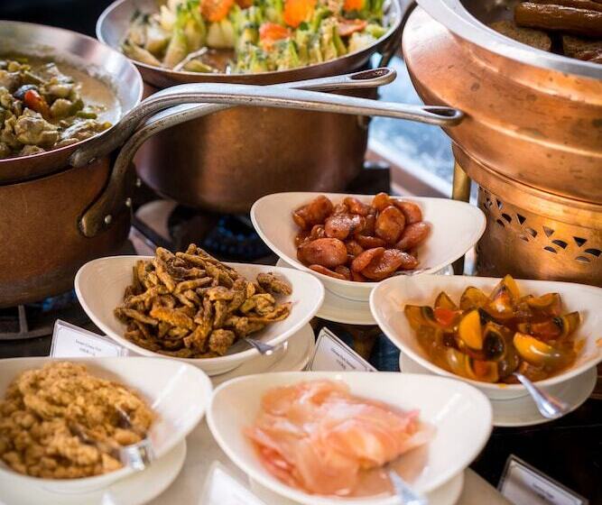 Отель 137 Pillars House