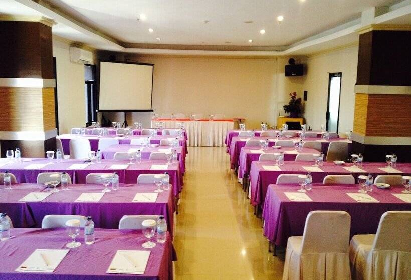 هتل Aston Ketapang City