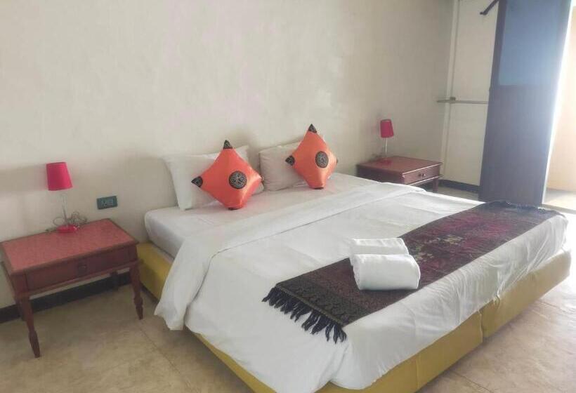 בית מלון כפרי Baan Panwa Resort