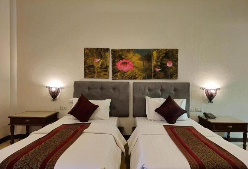 בית מלון כפרי Baan Panwa Resort