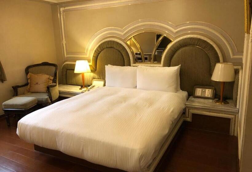 هتل Charming Castle