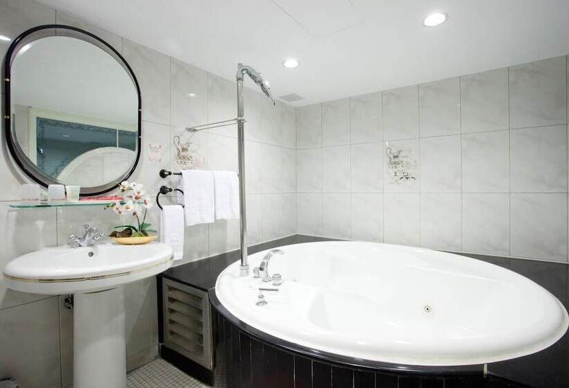 هتل Charming Castle