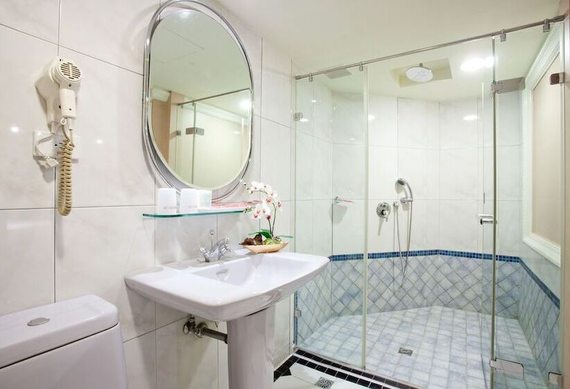 هتل Charming Castle