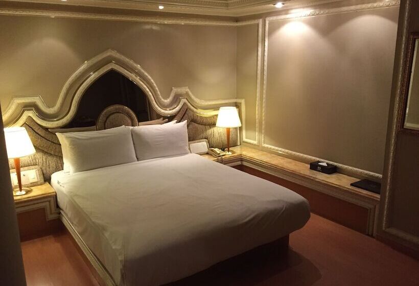 هتل Charming Castle