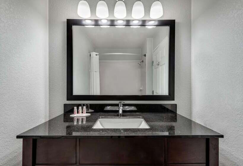 호텔 Days Inn & Suites By Wyndham Dallas