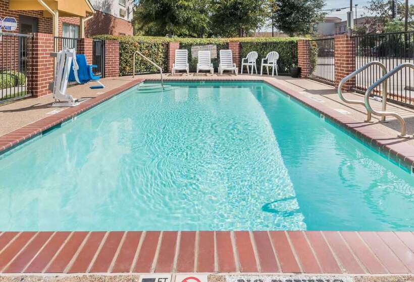 호텔 Days Inn & Suites By Wyndham Dallas