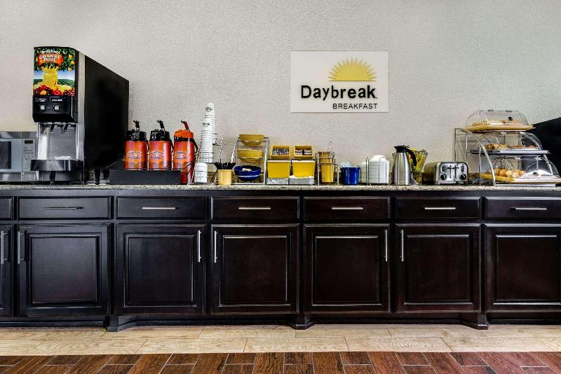 호텔 Days Inn & Suites By Wyndham Dallas