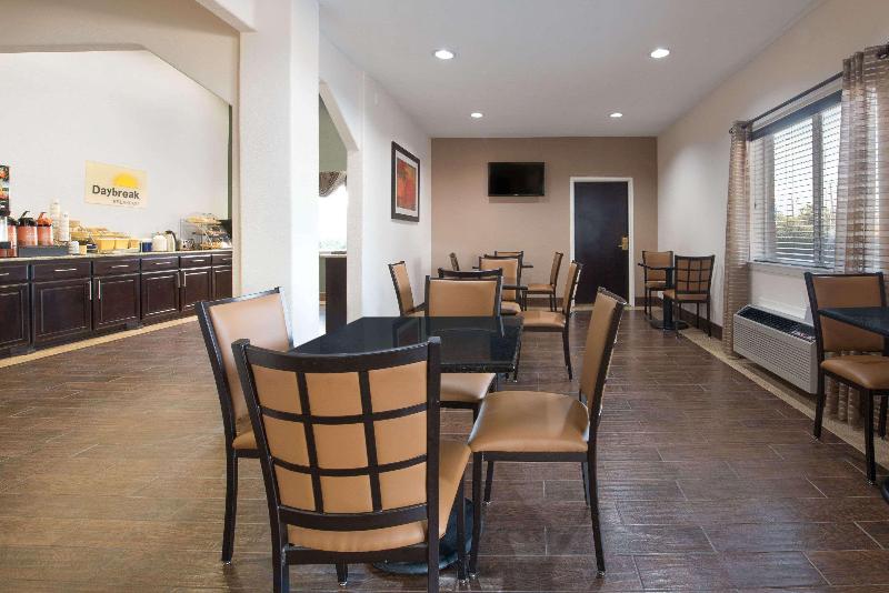 هتل Days Inn & Suites By Wyndham Dallas