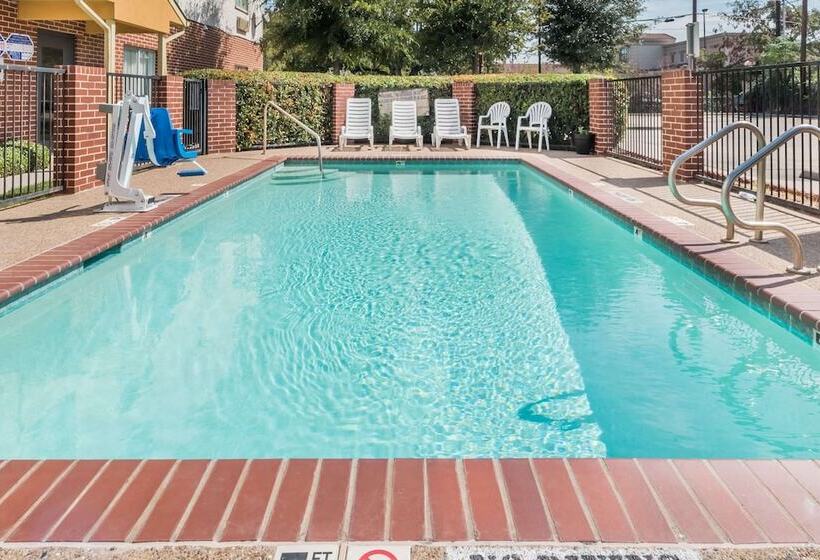 호텔 Days Inn & Suites By Wyndham Dallas