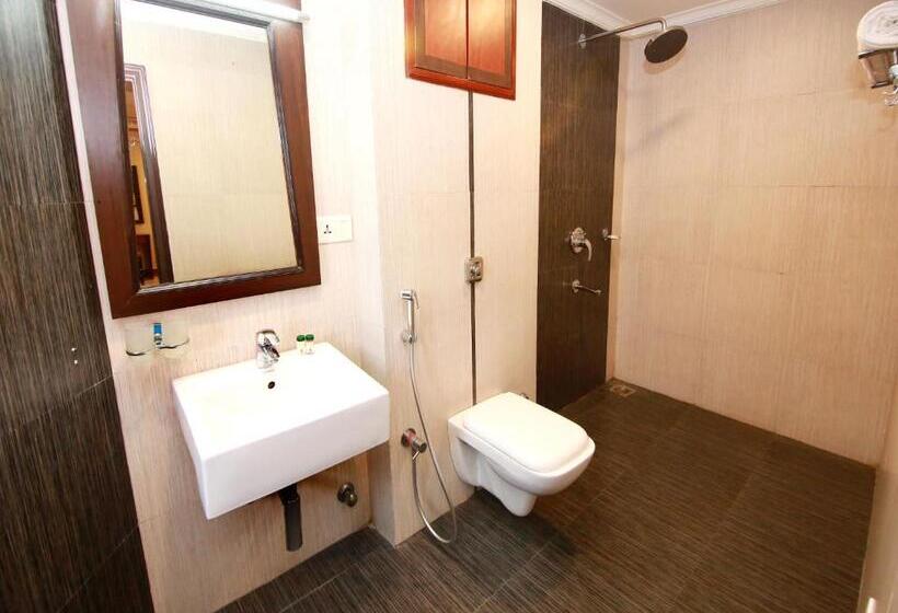 酒店 Emarald Suites