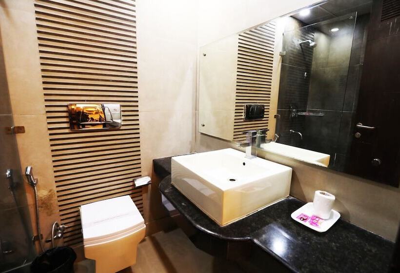 Отель Fabexpress Yug Villa Karol Bagh