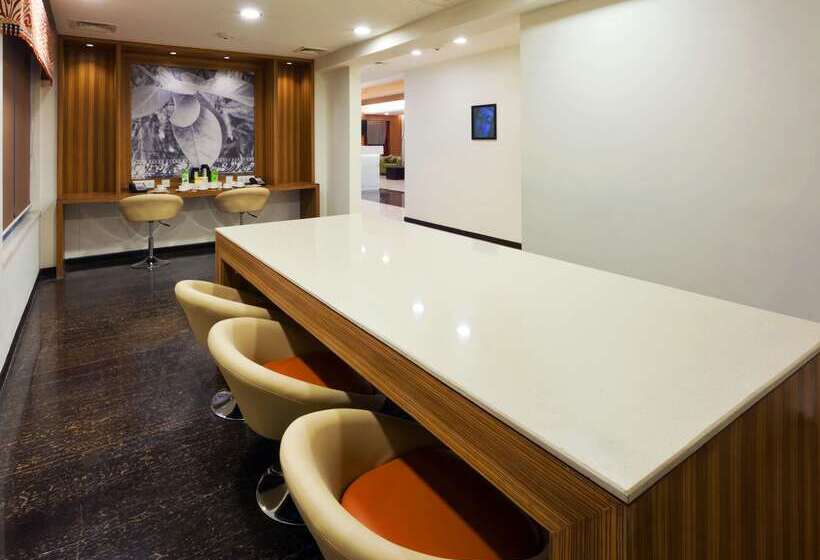 فندق Hampton By Hilton Vadodara  Alkapuri