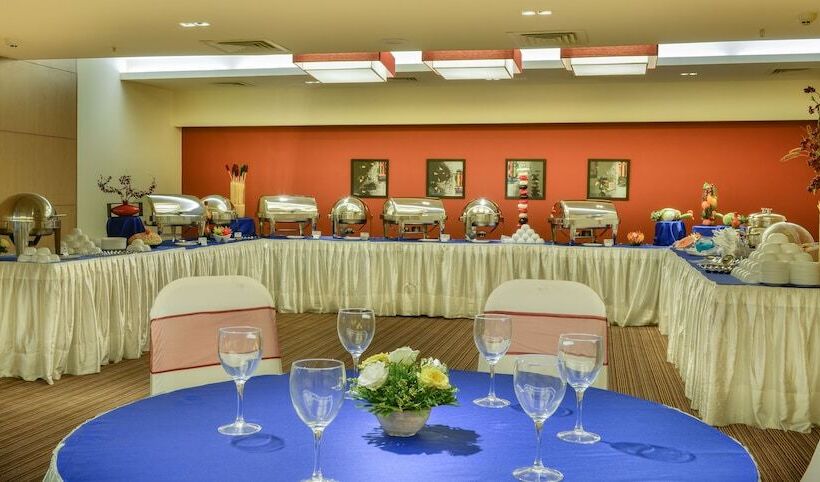 فندق Hampton By Hilton Vadodara  Alkapuri