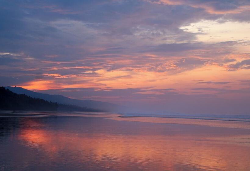 בית מלון כפרי Kelapa Retreat & Spa