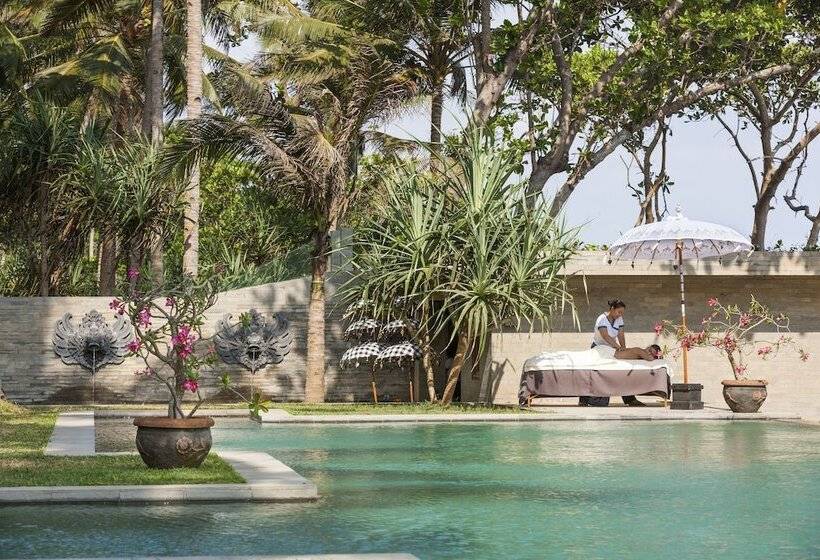 בית מלון כפרי Kelapa Retreat & Spa