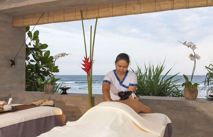 בית מלון כפרי Kelapa Retreat & Spa