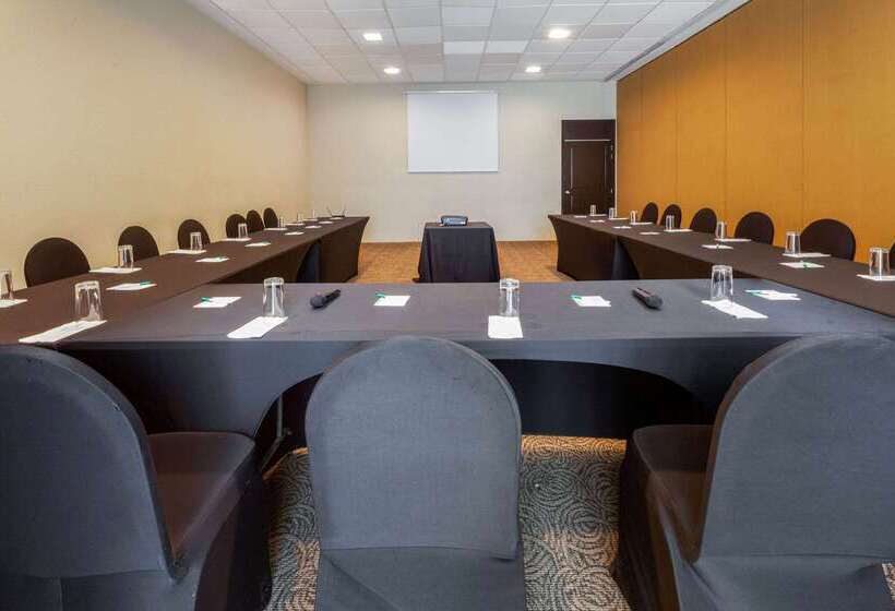 בית מלון כפרי La Quinta By Wyndham Poza Rica