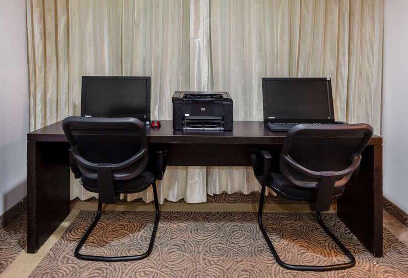 בית מלון כפרי La Quinta By Wyndham Poza Rica