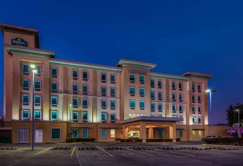 בית מלון כפרי La Quinta By Wyndham Poza Rica