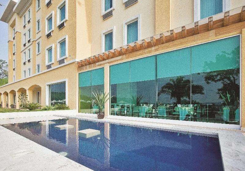 בית מלון כפרי La Quinta By Wyndham Poza Rica