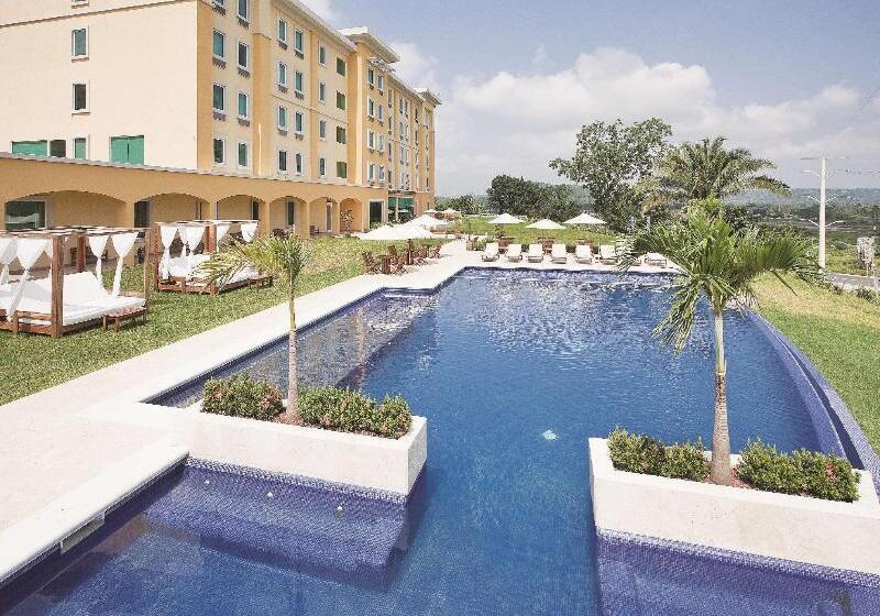 בית מלון כפרי La Quinta By Wyndham Poza Rica