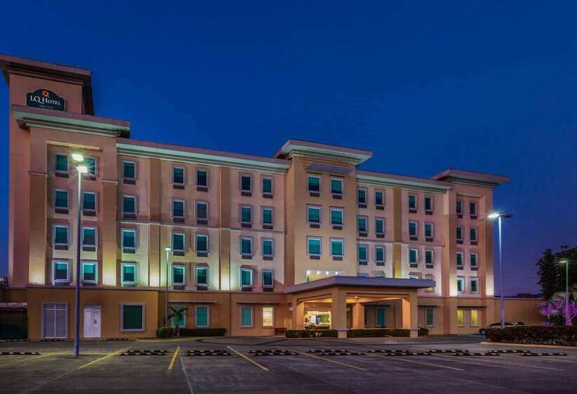 בית מלון כפרי La Quinta By Wyndham Poza Rica