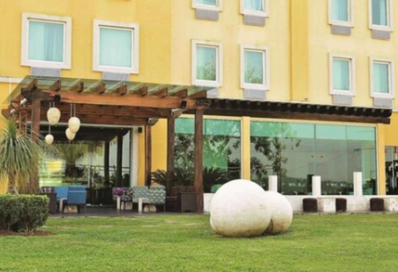 בית מלון כפרי La Quinta By Wyndham Poza Rica