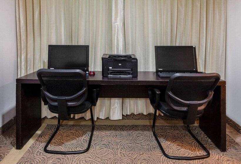 בית מלון כפרי La Quinta By Wyndham Poza Rica